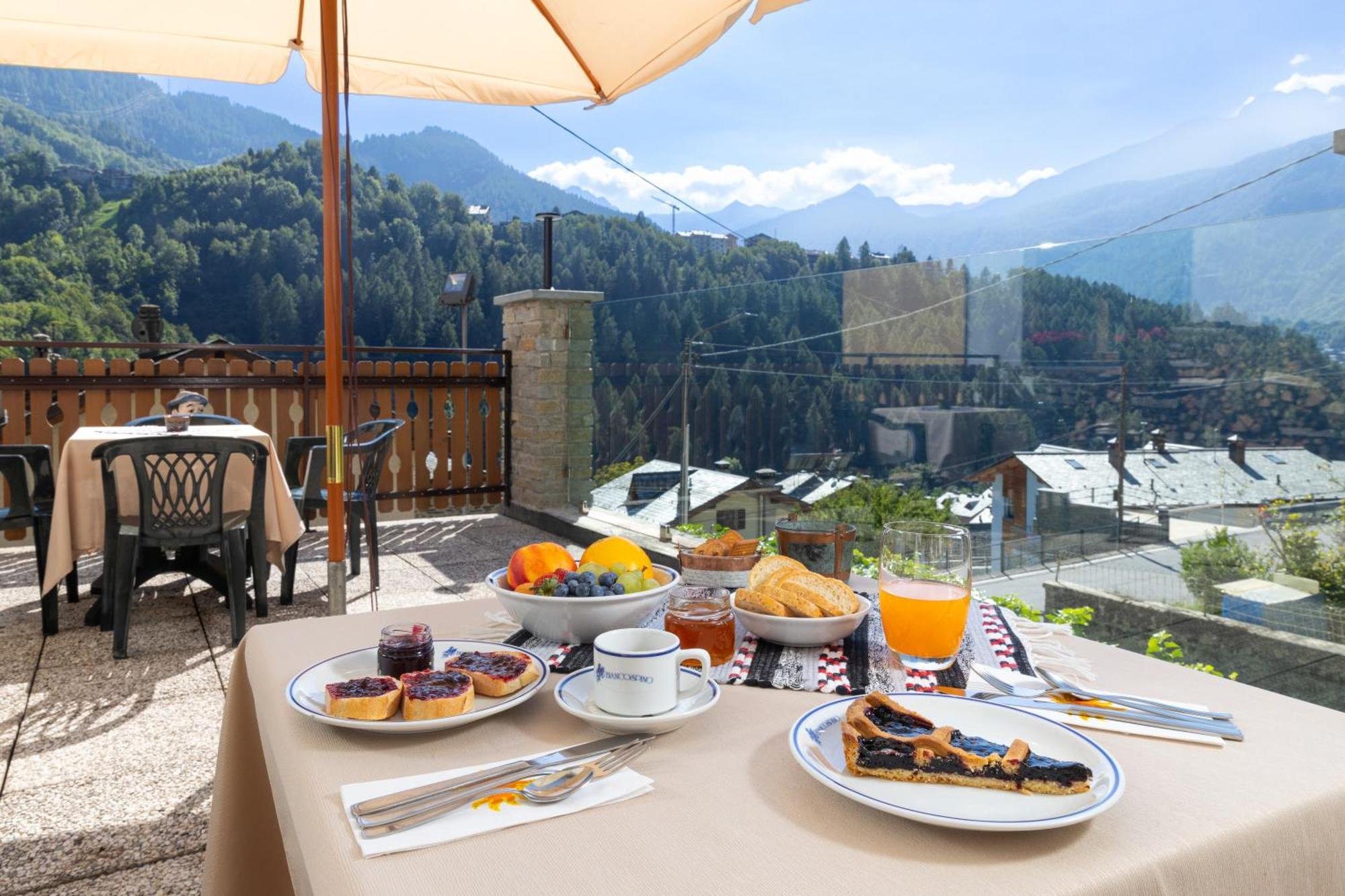 Hotel Biancospino Lanzada Екстериор снимка